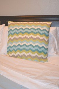 IKEA inspired euro-sized envelope pillow case in just three steps! So easy!