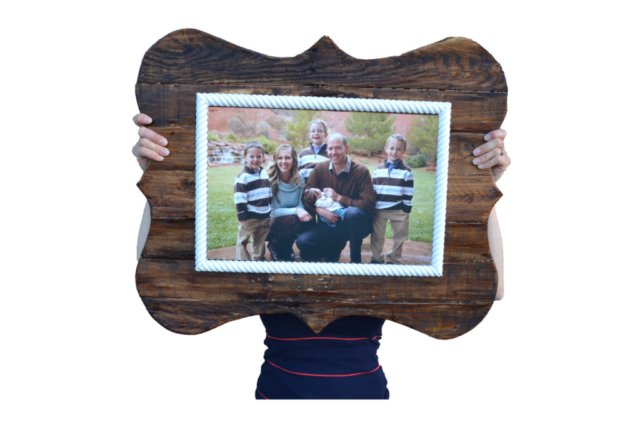 DIY pallet wood bracket frame