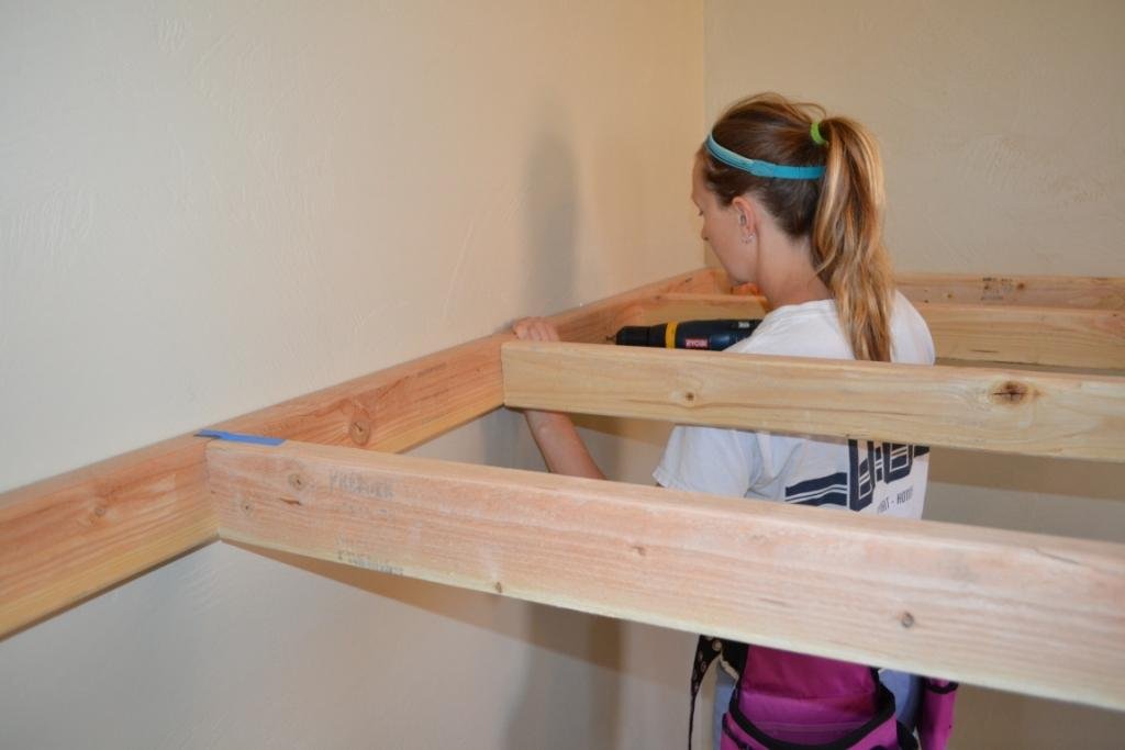 how to build a tree house drill into the studs
