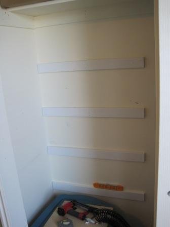 how to build closet storage shelves level supports