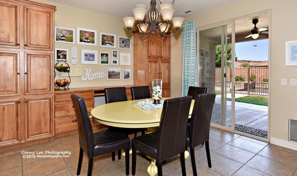 kitchen (table) cropped