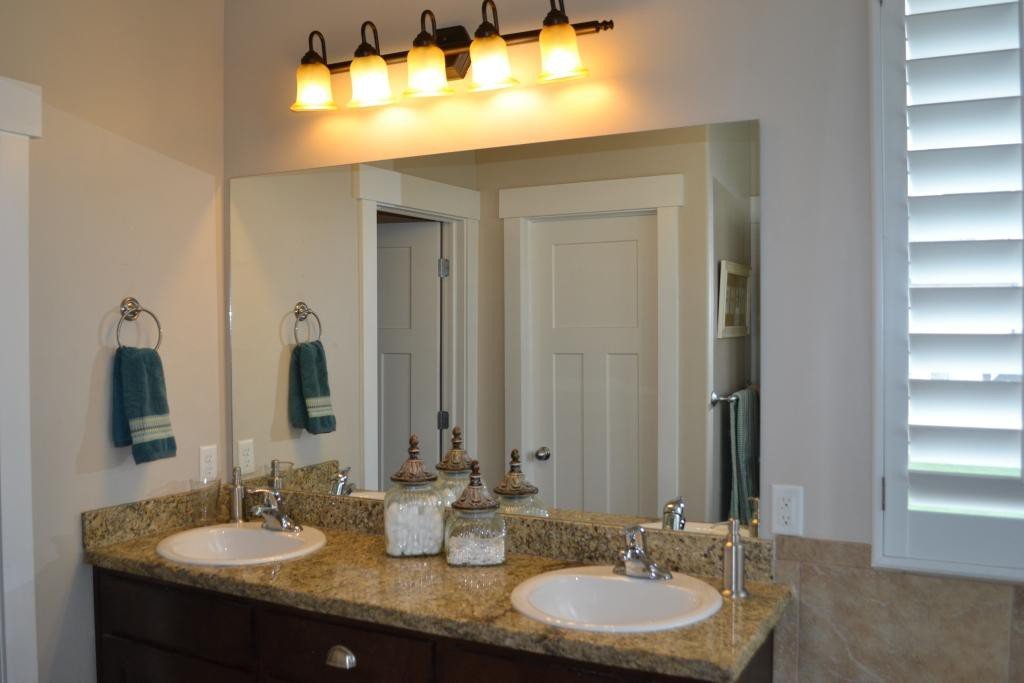 frame-a-mirror-master-bath-before